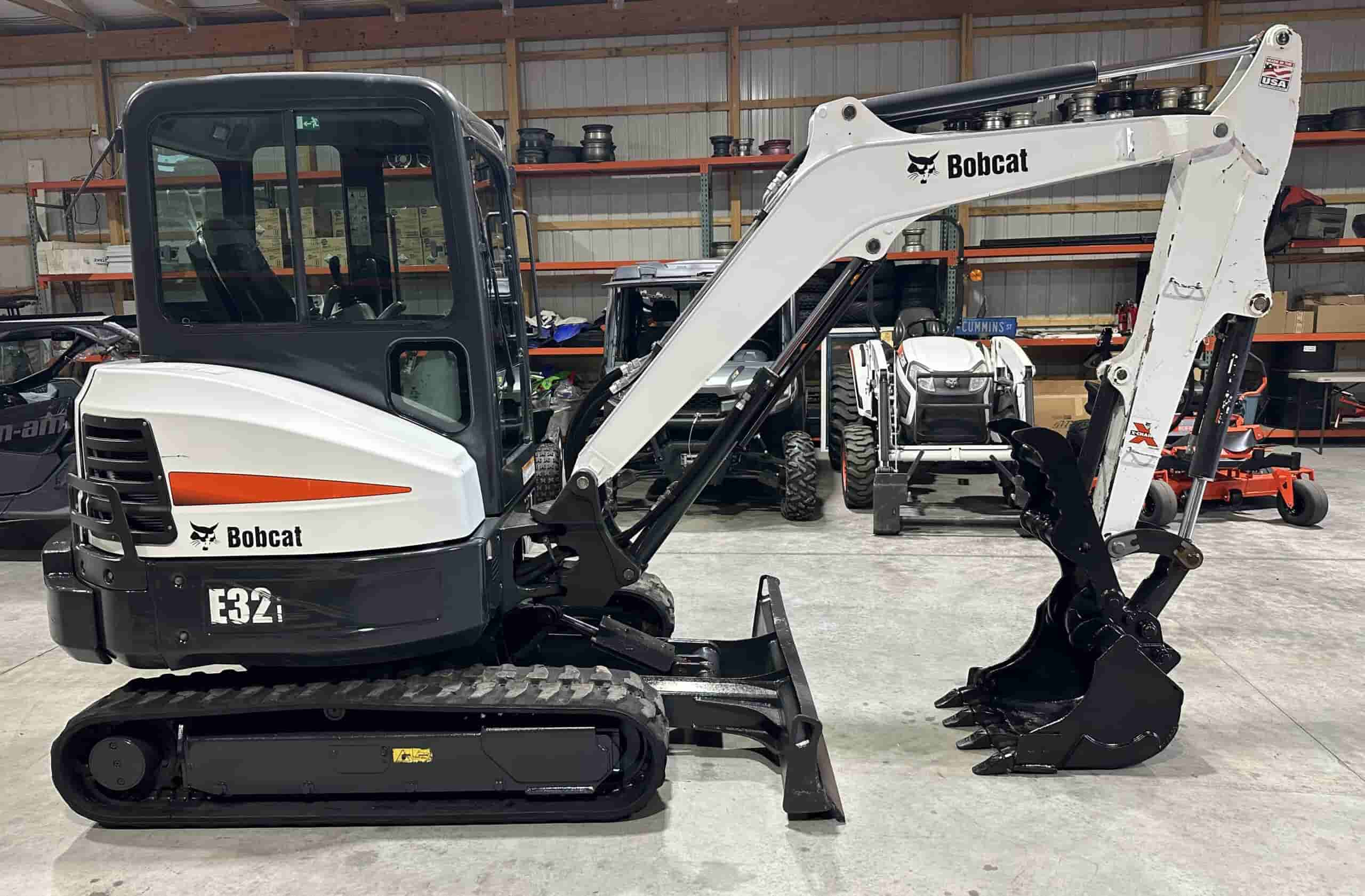 2015 BOBCAT E32i
